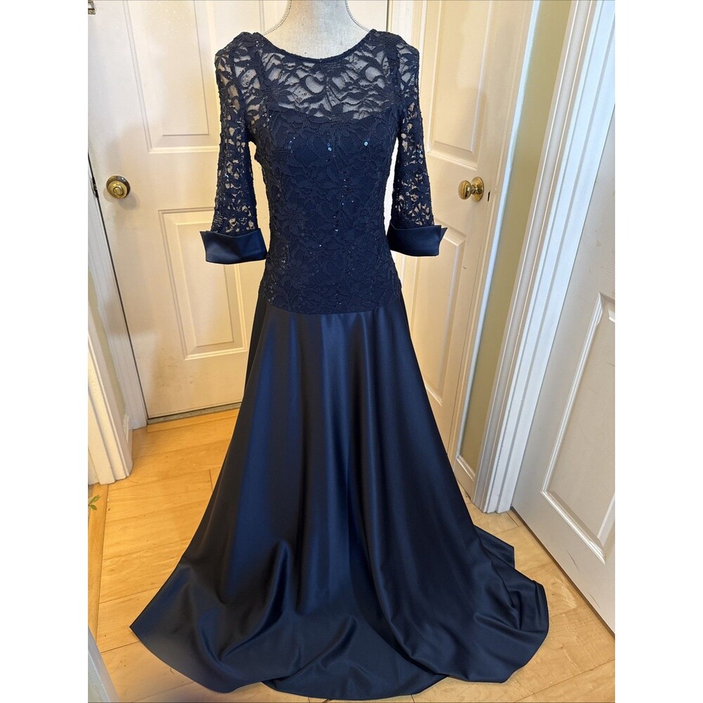 BLUE BEAUTY J S Collections shortsleeved womens gown maxi fit and flare Size 6
